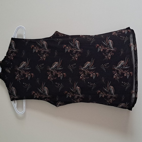 Sleeveless Mesh Top with Mock-Neck - Picture 3 of 4